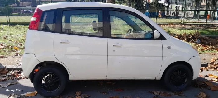 Effa M-100 1.0 8V 5P 2012