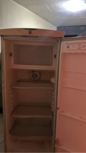 Geladeira usada funciona tudo 