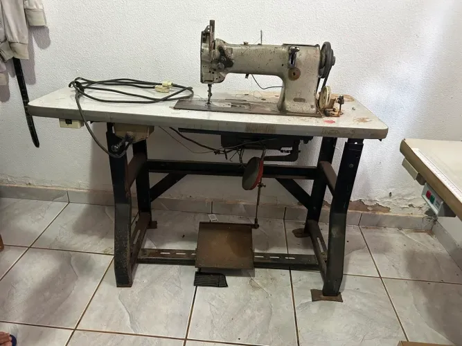 Maquina de costura Reta