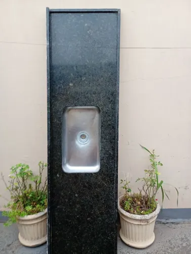 .Pia de cozinha 2metros verde Ubatuba granito para retirar no local cidade de Matão sp.