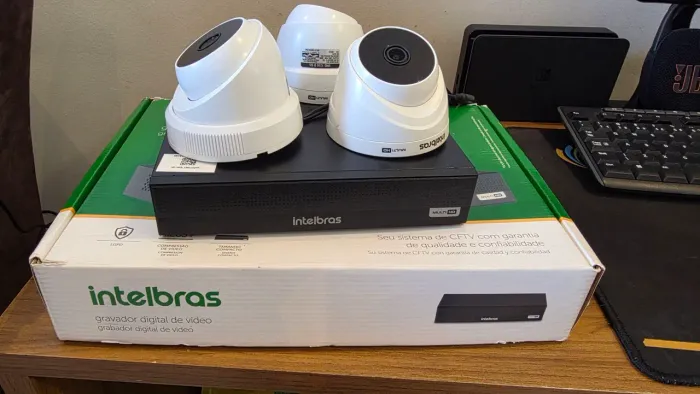 Kit CFTV Intelbras DVR MHDX 3004-C + 3 Câmeras + HD 500GB - DVR Novo