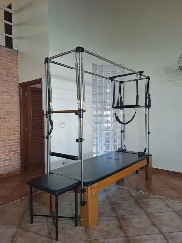 Lote completo com 3 aparelhos profissionais de Pilates.