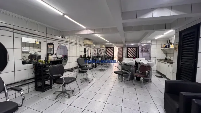 Casa comercial para alugar 2 quartos 6 vagas Gonzaga Santos SP