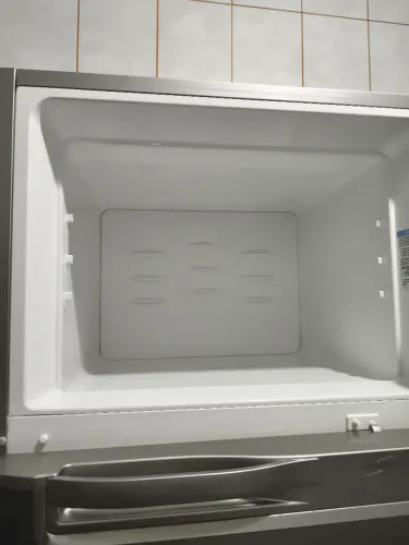 Geladeira Eletrolux DC49x (para conserto ou retirada de peças).