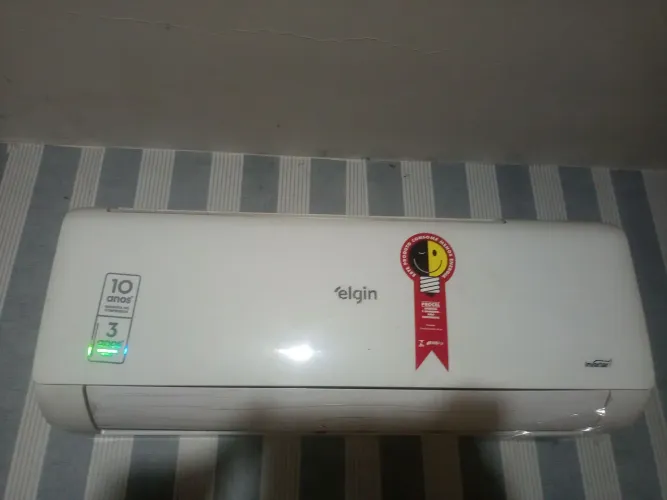 Ar-Condicionado Elgin Inverter 9.000 BTUs 220V - Semi Novo