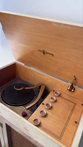Console Zenith High Fidelity Anos 50 - Toca-Discos e Rádio Vintage - Móvel Retrô
