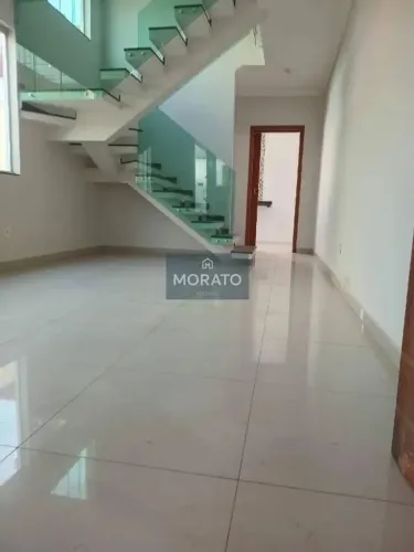 Casa geminada três quartos sendo uma suíte região do Cabral