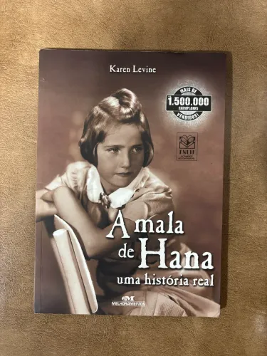 livro A Mala De Hana- Uma Historia Real - Editora Melhoramentos em perfeito estado