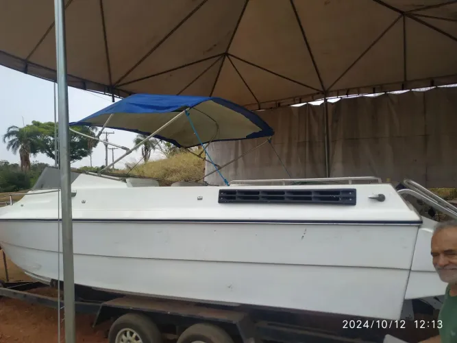 Lancha Tycoon 23 pés diesel 