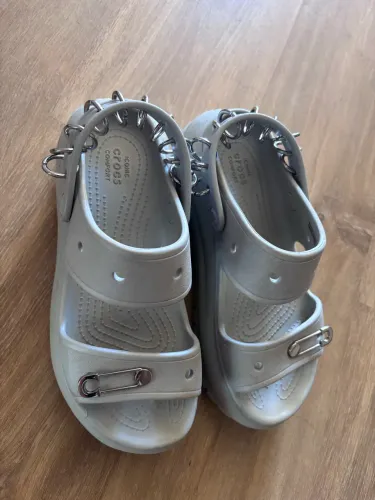 Crocs plataforma com argolas tam 39