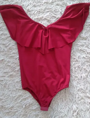 Blusa bory vermelho malha grossa modela no corpo estica muito (M)