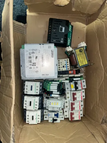 LOTE DE COMPONENTES ELÉTRICOS INDUSTRIAIS - USADOS
