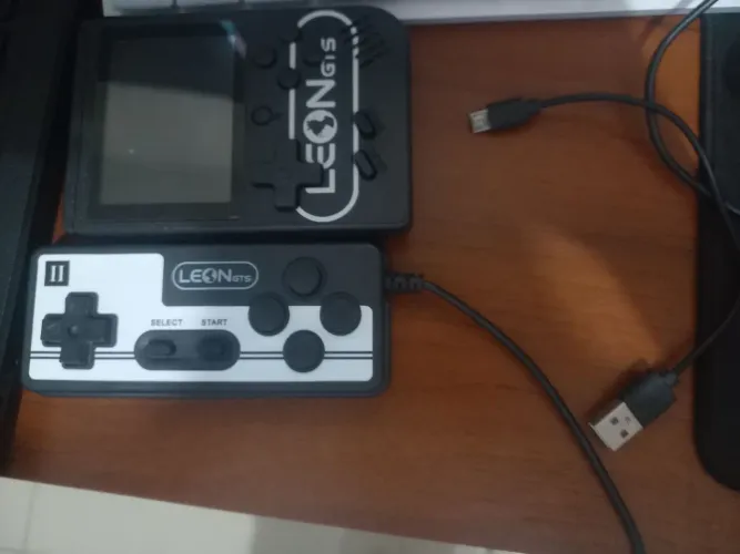 Video gamer portátil com controle 