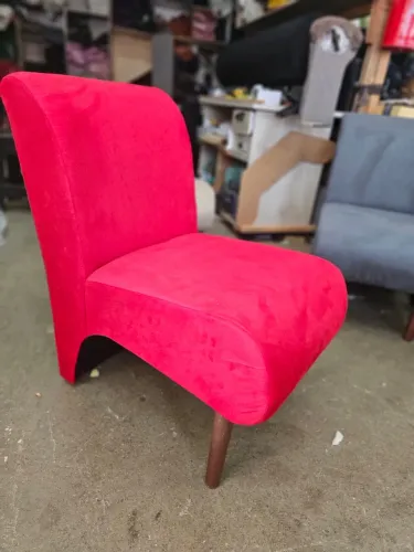 POLTRONAS BELLA ESTOFADAS, PEZINHO PALITO - PAGUE NA HORA DA ENTREGA 