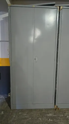 2 armários de aço 2 portas com prateleiras