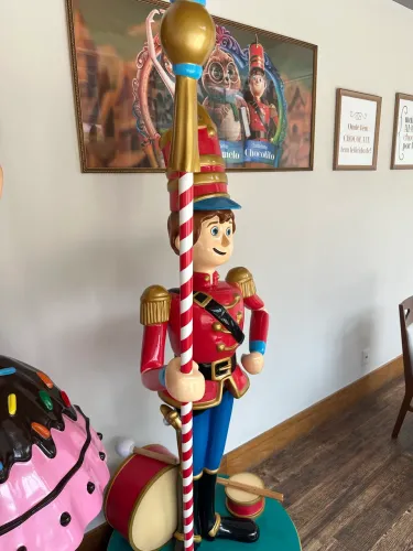 Soldado em fibra de vidro, tamanho natural.