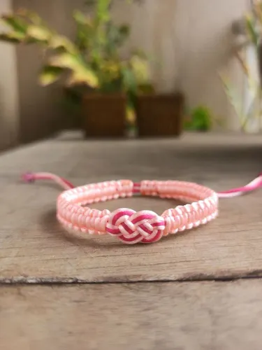 Pulseira macrame nó do infinito