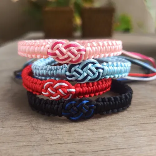 Pulseira macrame nó do infinito 