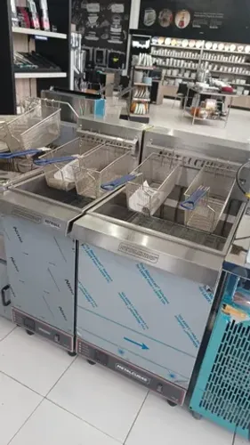 Fritadeiras elétricas Metalcubas * Cesar