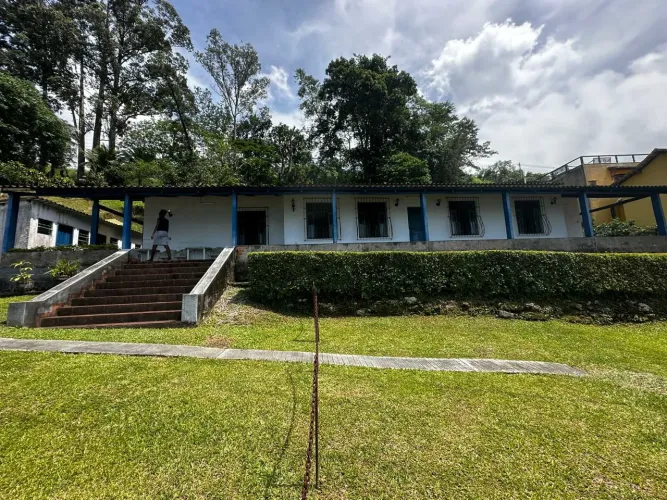 CASA COM LINDA VISTA PRO MAR A VENDA EM PRAIA GRANDE