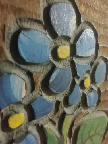 Painel de madeira com flores esculpidas 44.5cm x 11cm