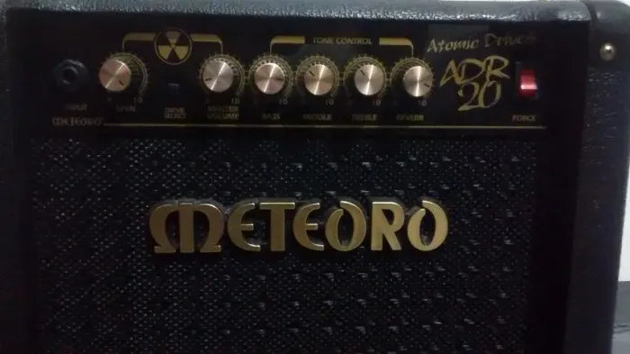 Amplificador Meteoro Atomic Drive ADR 20 