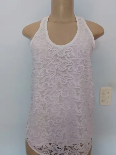 Blusa branca de renda da hering nova tam p