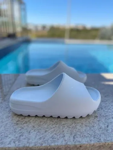 Slide Yeezy