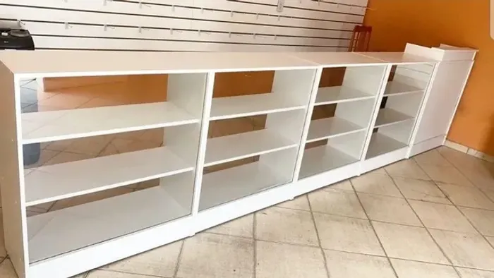 Kit Balcão caixa + 04 expositor vitrine MDF