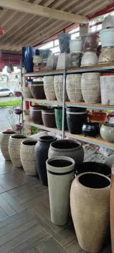 Vasos de vários modelos e tamanhos