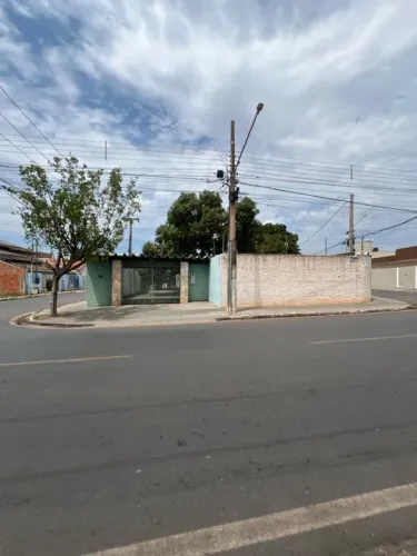 Vende-se casa ampla no Centro Norte em VG
