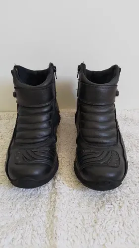 Botas de Couro Pretas