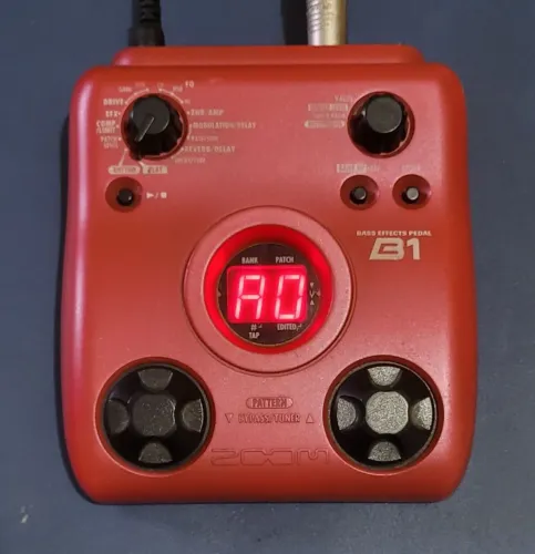 Pedaleira De Efeitos Para Baixo Zoom B1