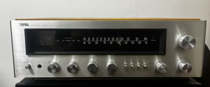 Receiver Polyvox PR1500 Potencia 18W RMS por canal (8 Ohms) 28W RMS (8 Ohms)