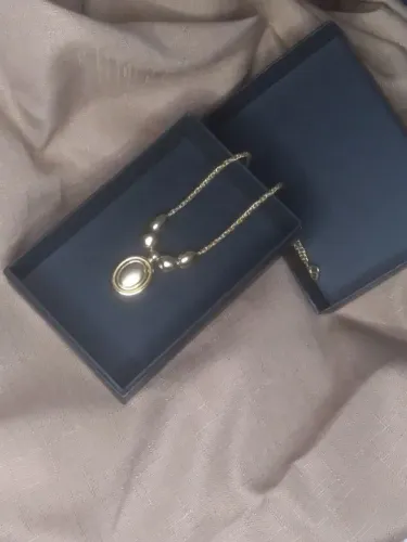 Colar Dourado com Pingente Oval