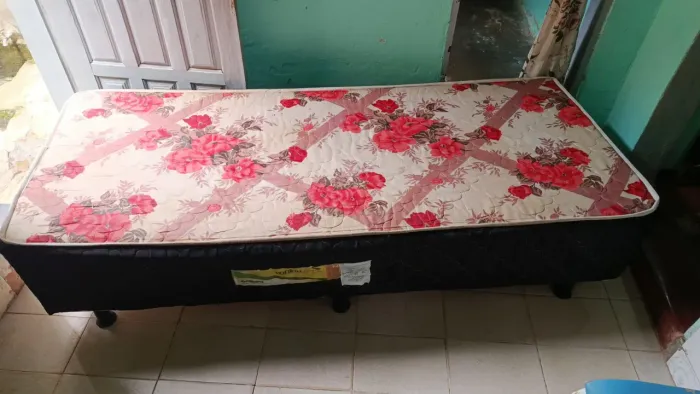 CAMA SOLTEIRO CONFORT SEMI NOVA