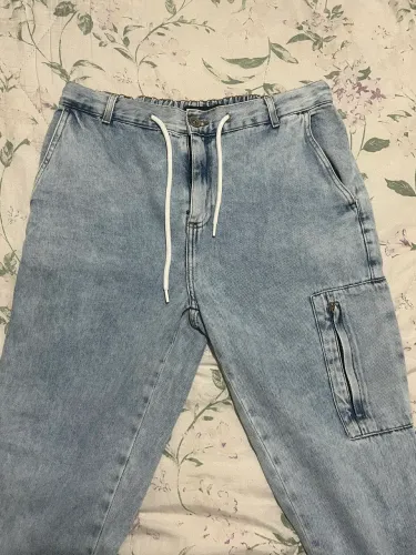 Calça jeans tamanho 42 (NOVA)