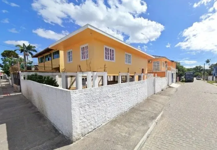 À venda | 300 m², 4 quartos, Churrasqueira e 5 vagas - Jardim Eldorado, em Palhoça.