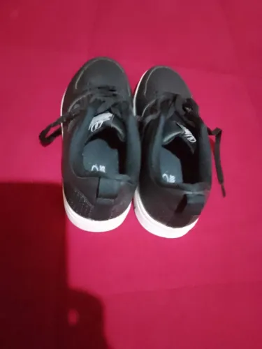 Tênis preto com solado branco,os dois por esse valor!