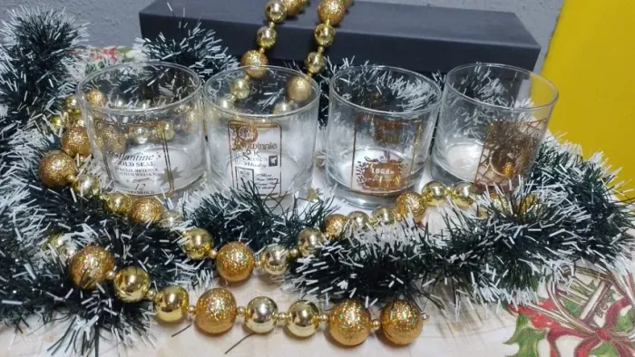 NATAL! JOGO COM 4 COPOS DE WISKY- LUXO-PREMIUN