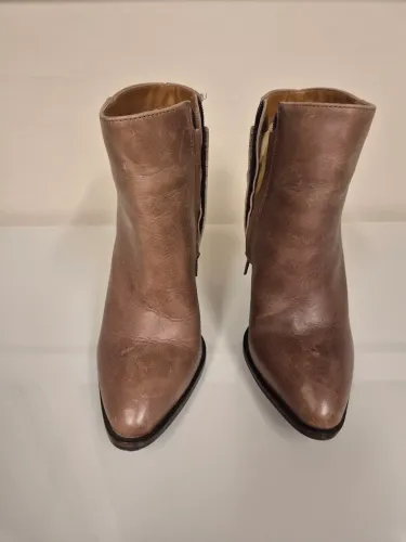 Botas femininas de couro marrom