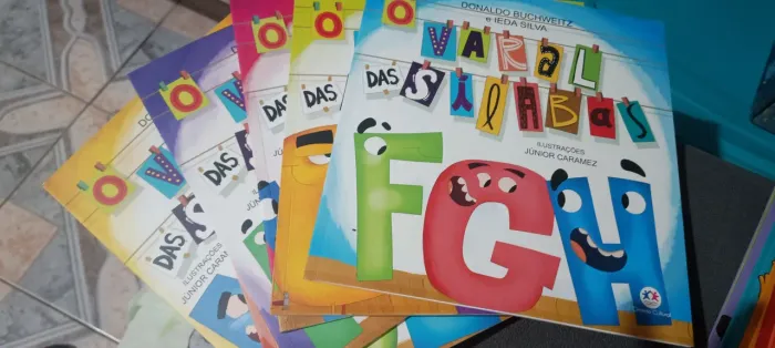 6 Livros infantis: 'Varal das Sílabas'