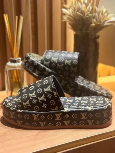 Chinelo Louis Vuitton