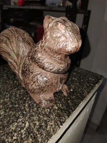 Esquilo de Ferro Fundido