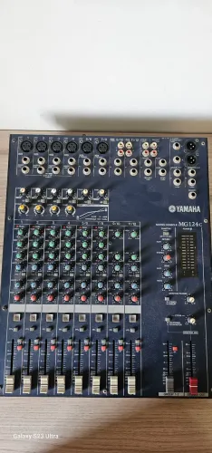 Mesa de Som Yamaha MG124C