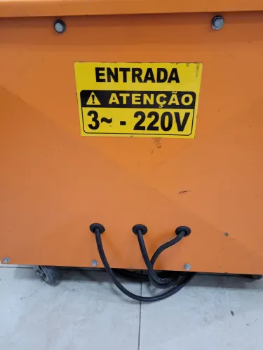 Transformadores de voltagem trifásico