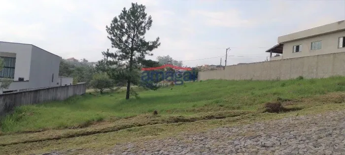 Terreno no condomínio Lago Dourado