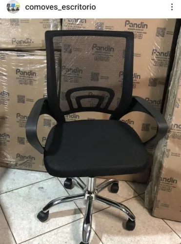 Cadeira de escritório ergonômica preta