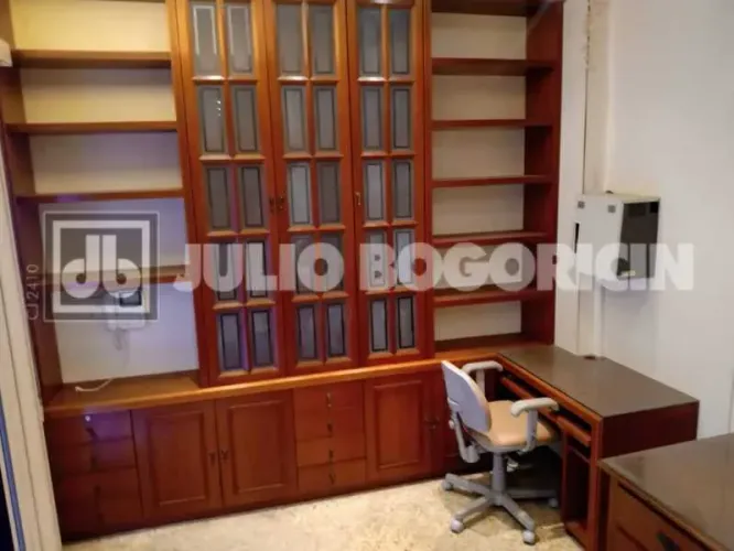 Belissima sala com excelente metragem