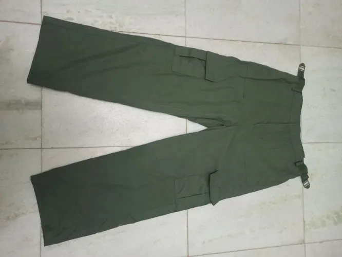 Calça M com ajuste de cintura